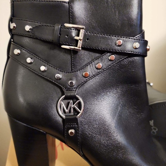 Boots - Picture 3 of 4